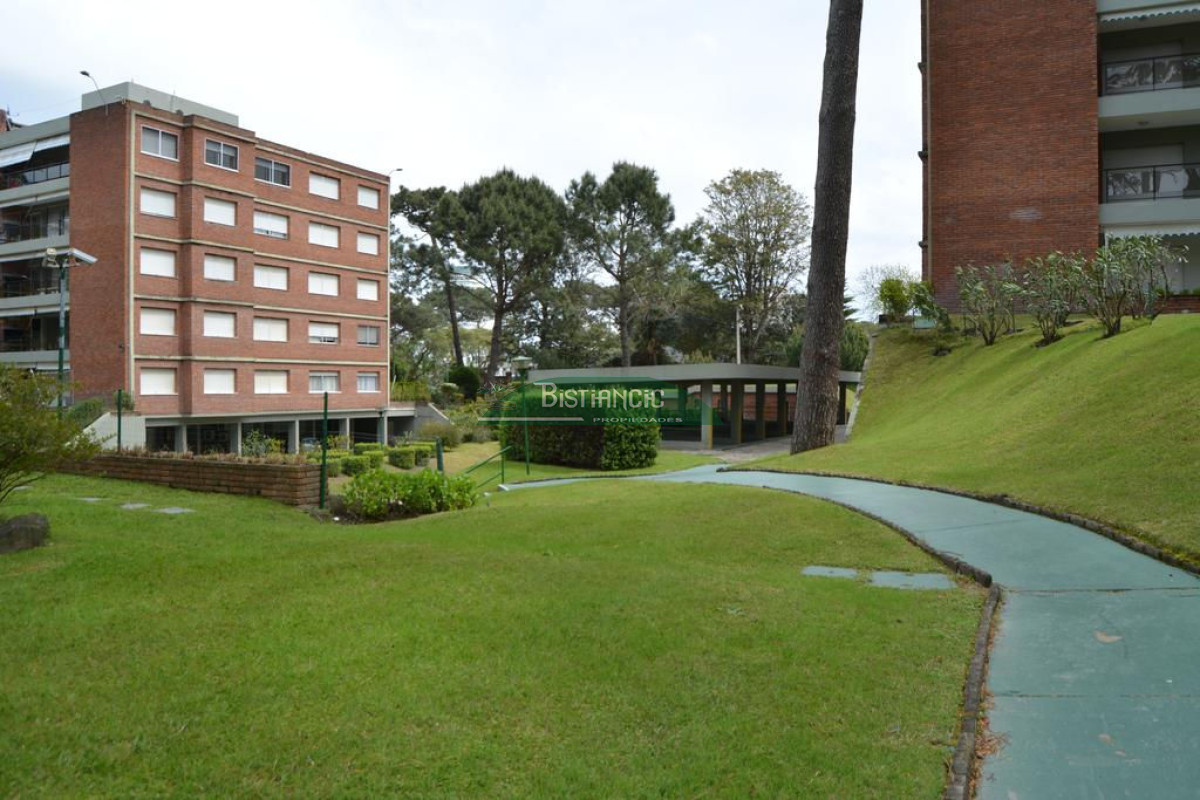 Apartamento ID.2659 - Depto Paradas de la Mansa, en complejo, 4 dorm 3 baños balcón parrillero cochera piscina canchas, Venta U$S 247.000