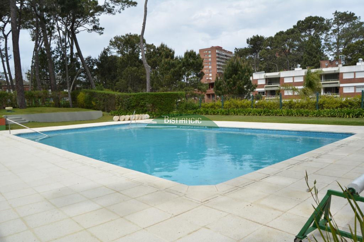 Apartamento ID.2659 - Depto Paradas de la Mansa, en complejo, 4 dorm 3 baños balcón parrillero cochera piscina canchas, Venta U$S 247.000