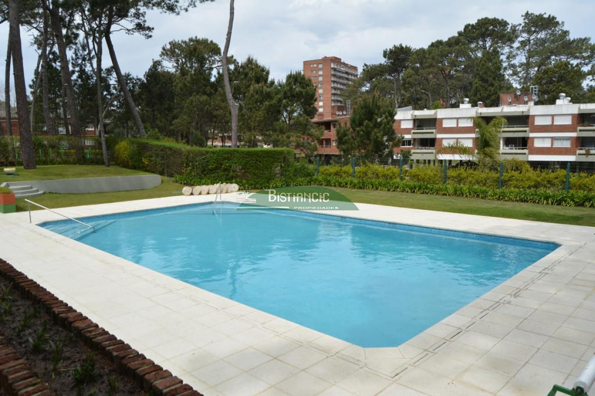 Apartamento ID.2659 - Depto Paradas de la Mansa, en complejo, 4 dorm 3 baños balcón parrillero cochera piscina canchas, Venta U$S 247.000