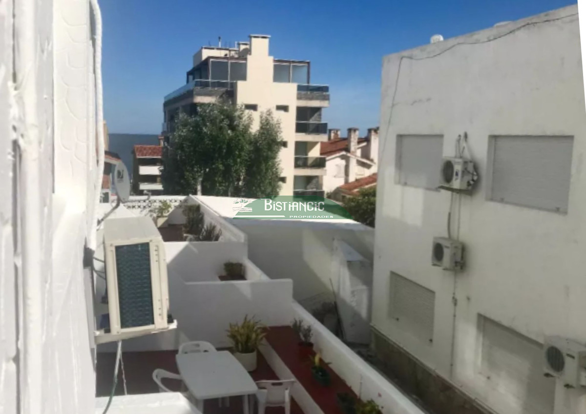 Apartamento ID.2930 - Venta apartamento frente a plaza de artesanos , Punta del este. 2 Dorm, 2 baños, con garage. A pasos de gorlero. 