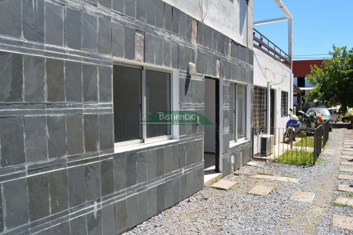 Apartamento ID.2694 - Oportunidad! - depto planta baja 2 dorm, con cochera y patio con parrillero .