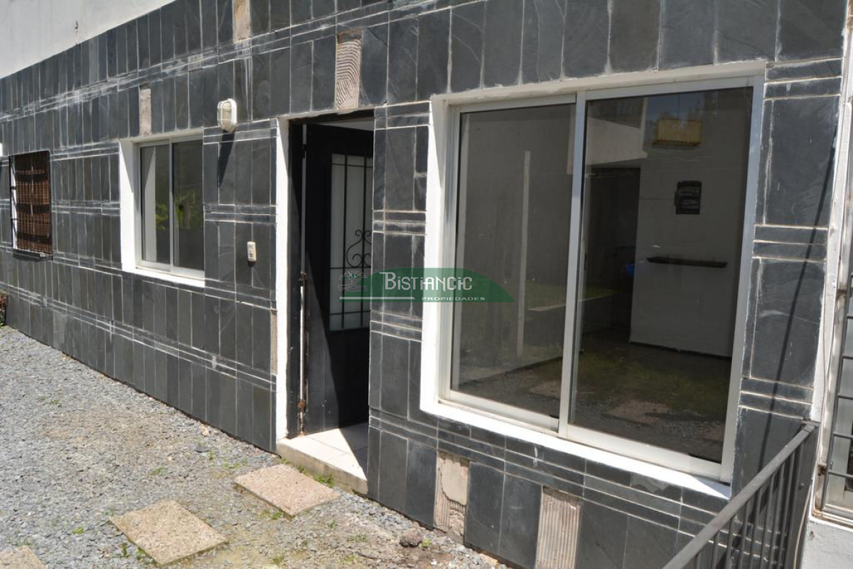 Apartamento ID.2694 - Oportunidad! - depto planta baja 2 dorm, con cochera y patio con parrillero .