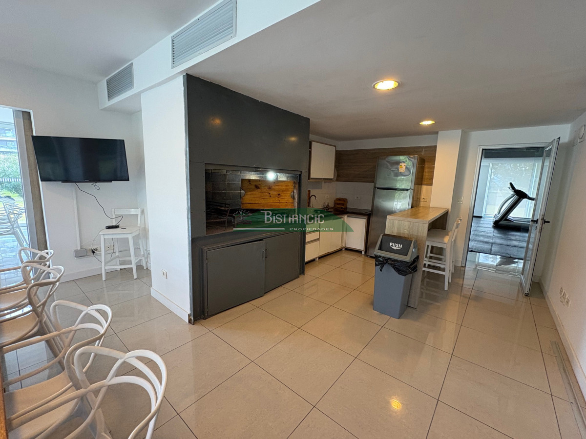 Apartamento ID.2990 - Playa Brava moderno depto equipado 2 dorm 2 baños balcón con vista al mar piscina parrilleros garaje US$ 275.000.