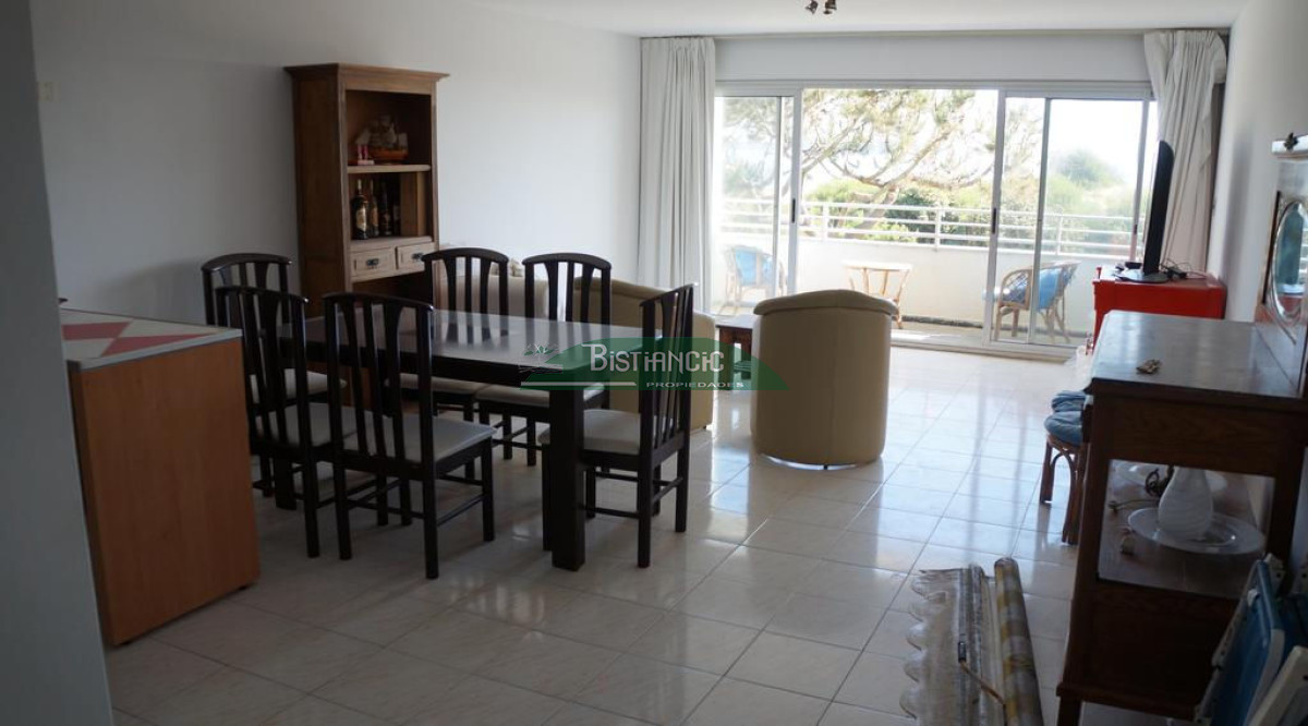 Apartamento ID.2711 - EN VENTA - Apartamento en la pda 16. frente a la playa. 4 dormitorios, 3 baños 