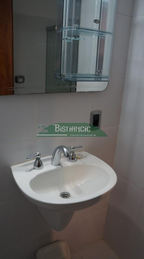 Apartamento ID.2711 - EN VENTA - Apartamento en la pda 16. frente a la playa. 4 dormitorios, 3 baños 
