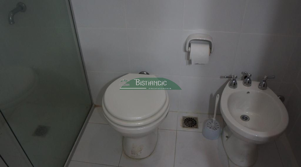 Apartamento ID.2711 - EN VENTA - Apartamento en la pda 16. frente a la playa. 4 dormitorios, 3 baños 
