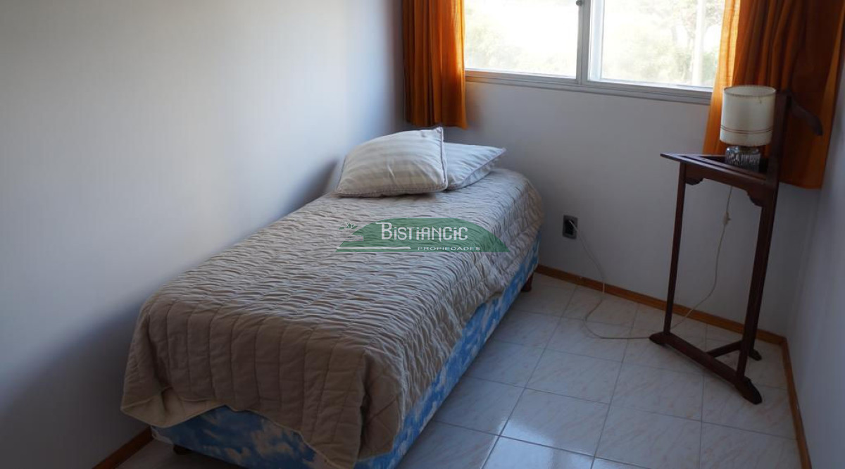 Apartamento ID.2711 - EN VENTA - Apartamento en la pda 16. frente a la playa. 4 dormitorios, 3 baños 