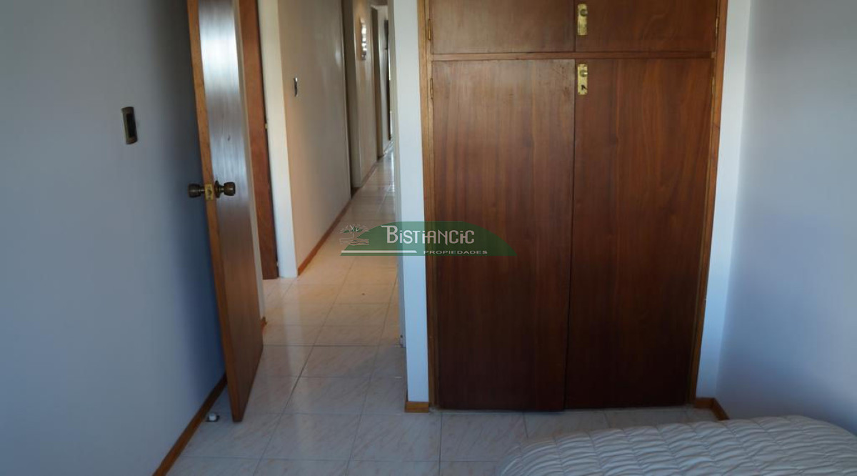 Apartamento ID.2711 - EN VENTA - Apartamento en la pda 16. frente a la playa. 4 dormitorios, 3 baños 