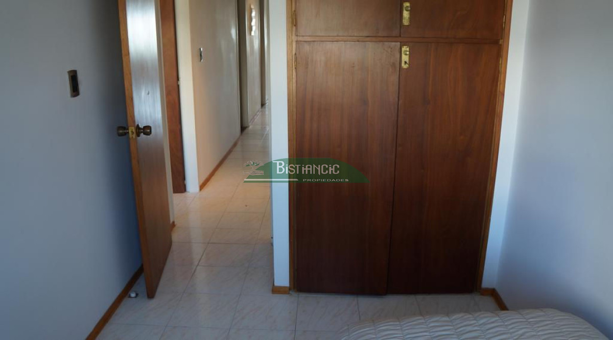 Apartamento ID.2711 - EN VENTA - Apartamento en la pda 16. frente a la playa. 4 dormitorios, 3 baños 