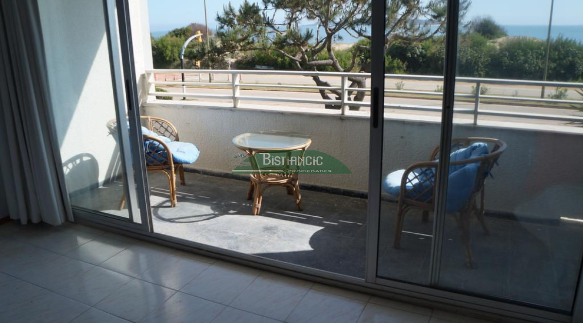 Apartamento ID.2711 - EN VENTA - Apartamento en la pda 16. frente a la playa. 4 dormitorios, 3 baños 