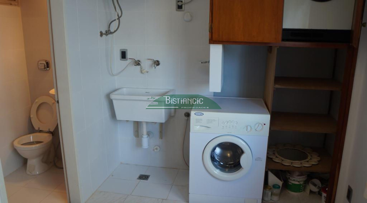 Apartamento ID.2711 - EN VENTA - Apartamento en la pda 16. frente a la playa. 4 dormitorios, 3 baños 