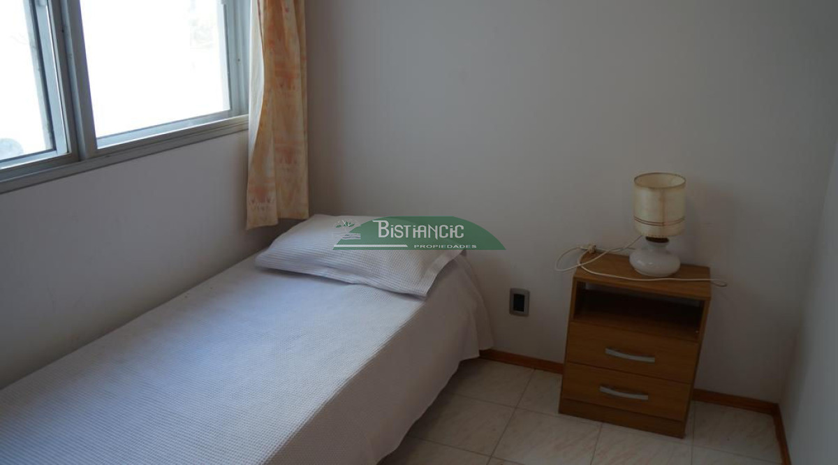 Apartamento ID.2711 - EN VENTA - Apartamento en la pda 16. frente a la playa. 4 dormitorios, 3 baños 