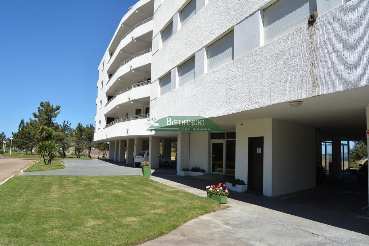 Apartamento ID.2711 - EN VENTA - Apartamento en la pda 16. frente a la playa. 4 dormitorios, 3 baños 