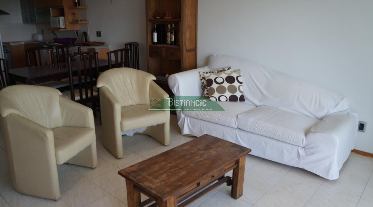 Apartamento ID.2711 - EN VENTA - Apartamento en la pda 16. frente a la playa. 4 dormitorios, 3 baños 