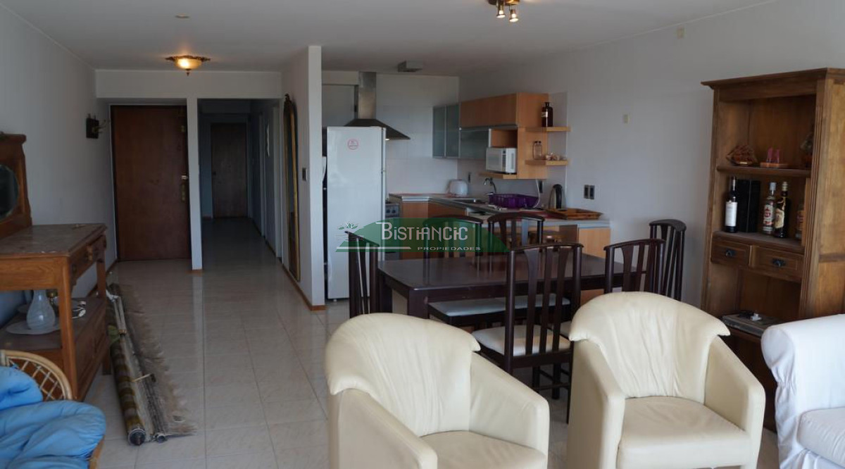 Apartamento ID.2711 - EN VENTA - Apartamento en la pda 16. frente a la playa. 4 dormitorios, 3 baños 