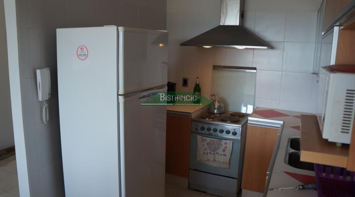 Apartamento ID.2711 - EN VENTA - Apartamento en la pda 16. frente a la playa. 4 dormitorios, 3 baños 