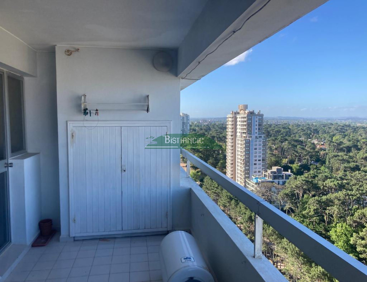 Apartamento ID.2742 - Apartamento en venta, 3 dorm, 3 baños, 2 terrazas, garaje y servicios.US$ 340.000