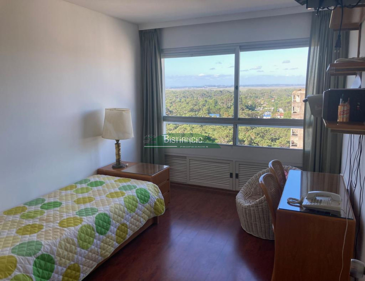 Apartamento ID.2742 - Apartamento en venta, 3 dorm, 3 baños, 2 terrazas, garaje y servicios.US$ 340.000