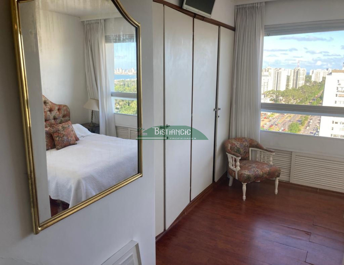 Apartamento ID.2742 - Apartamento en venta, 3 dorm, 3 baños, 2 terrazas, garaje y servicios.US$ 340.000