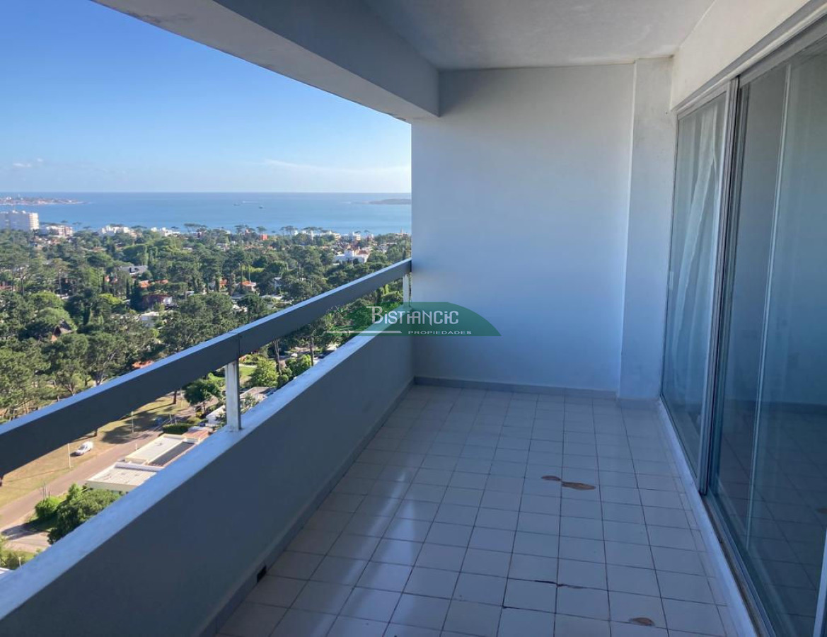 Apartamento ID.2742 - Apartamento en venta, 3 dorm, 3 baños, 2 terrazas, garaje y servicios.US$ 340.000