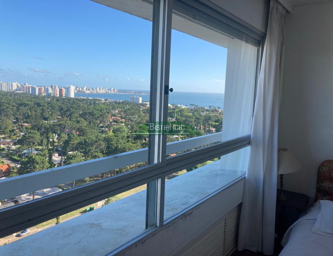 Apartamento ID.2742 - Apartamento en venta, 3 dorm, 3 baños, 2 terrazas, garaje y servicios.US$ 340.000