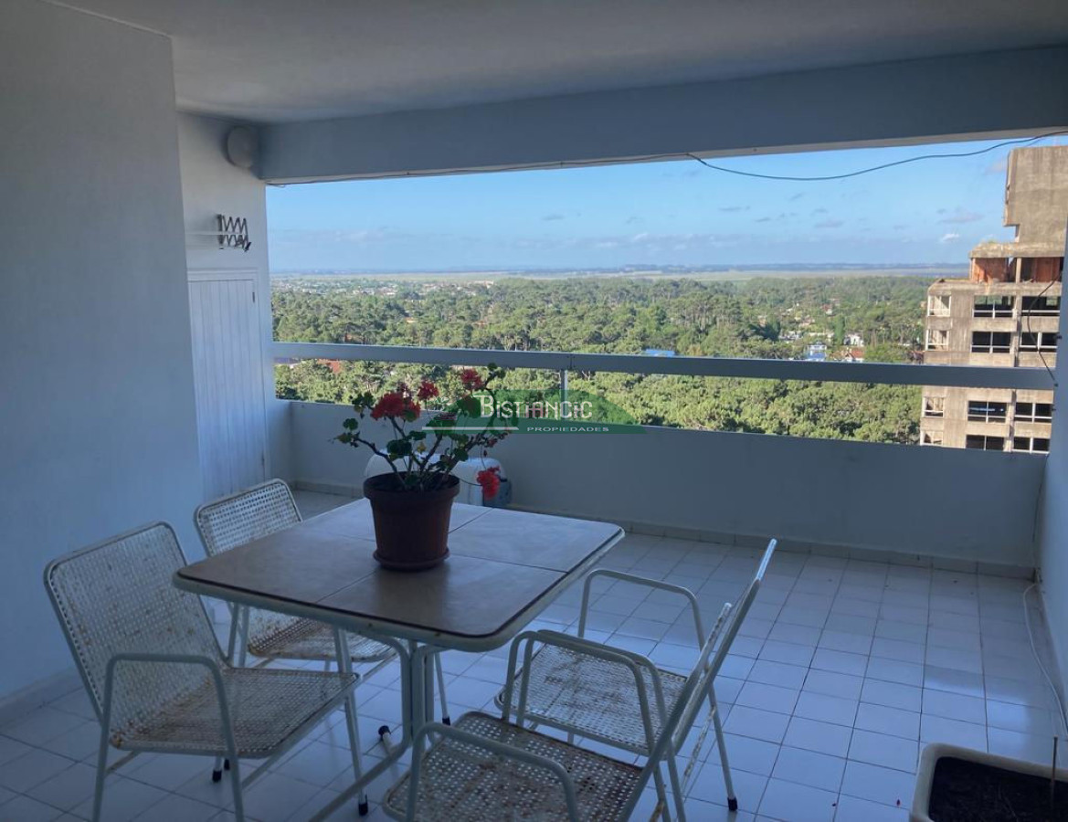 Apartamento ID.2742 - Apartamento en venta, 3 dorm, 3 baños, 2 terrazas, garaje y servicios.US$ 340.000