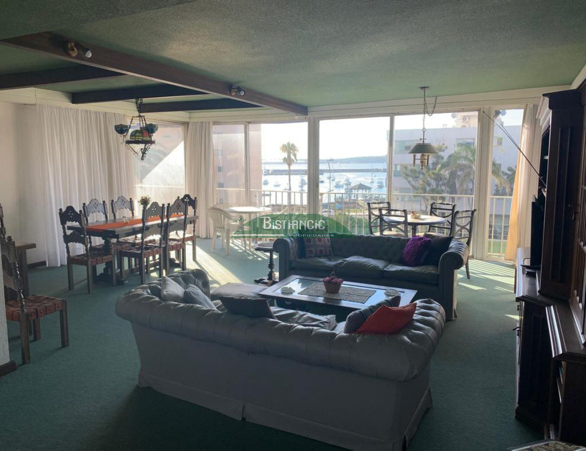 Alquiler de temporada, depto sobre peninsula con excelente vista, a 1 cuadra del puerto y a media de gorlero. - GoPunta - Portal Inmobiliario de Punta del Este - Maldonado