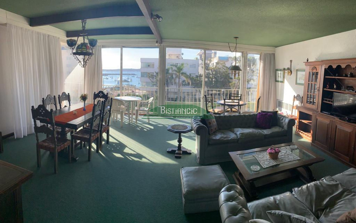 Alquiler de temporada, depto sobre peninsula con excelente vista, a 1 cuadra del puerto y a media de gorlero. - GoPunta - Portal Inmobiliario de Punta del Este - Maldonado