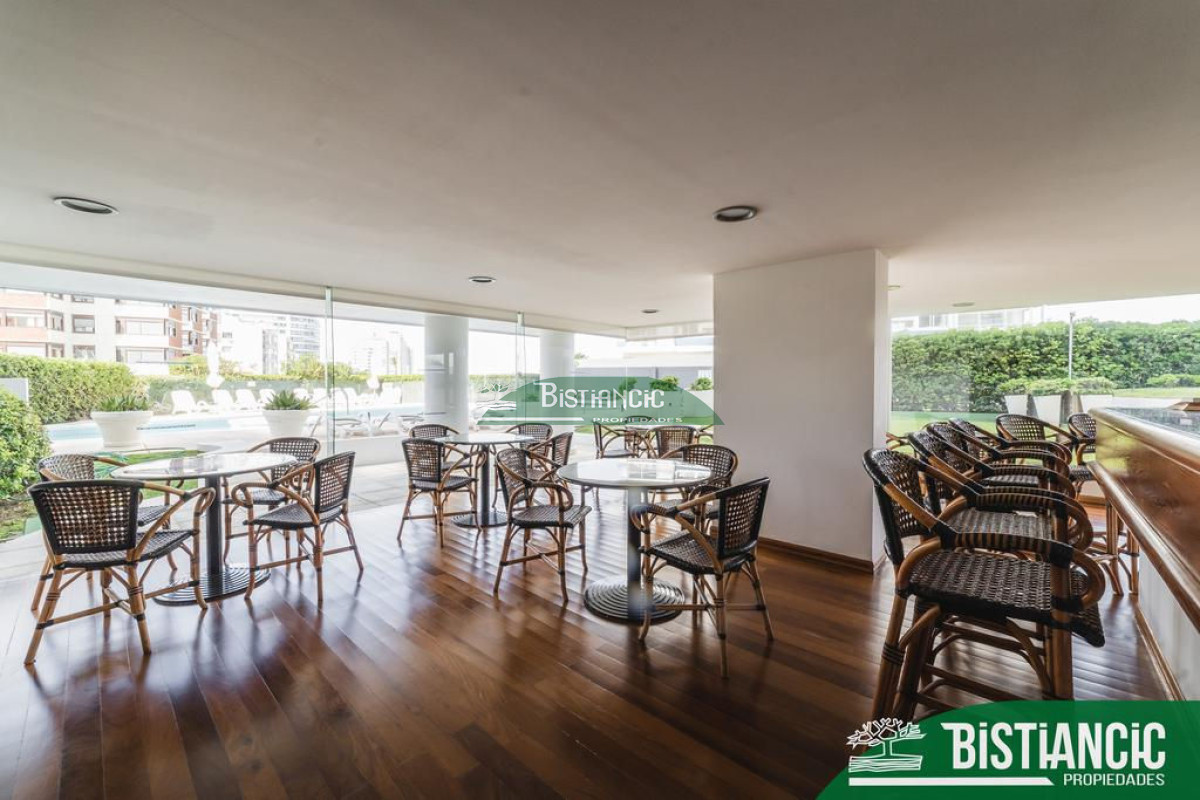 Apartamento ID.2796 - Brava frente al mar, amplio y luminoso depto. de 3 dorm en suite, amplio living comedor, hermosa cocina, servicio con baño, vista, piscina U$S390.000
