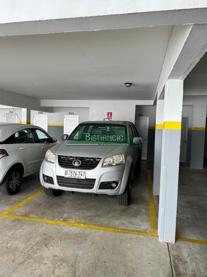 Apartamento ID.1289 - Excelente apartamento de 3 dormitorios, 3 baños, piscina, garage y baulera. Pda 18 de la Mansa. U$S 350.000