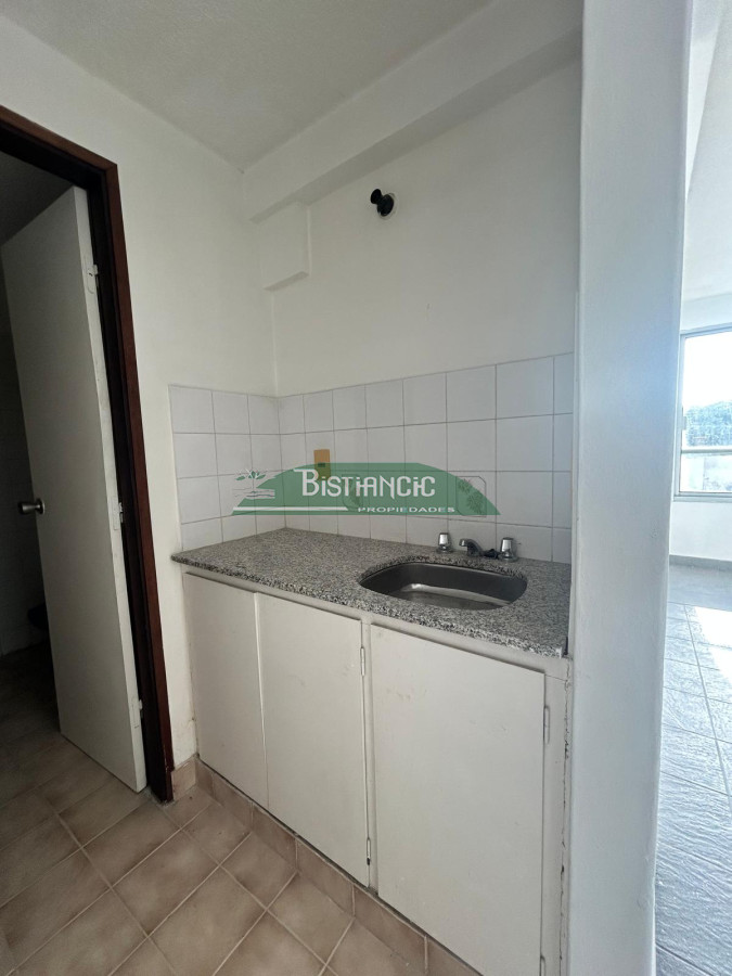 Apartamento ID.2755 - Departamento en plaza de Maldonado, 40 m2 Ideal para EstudioOficina 