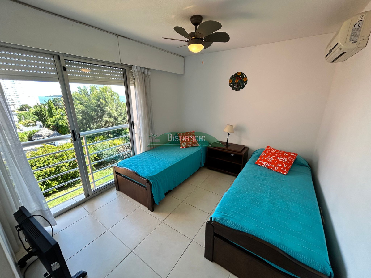 Apartamento ID.1289 - Excelente apartamento de 3 dormitorios, 3 baños, piscina, garage y baulera. Pda 18 de la Mansa. U$S 350.000