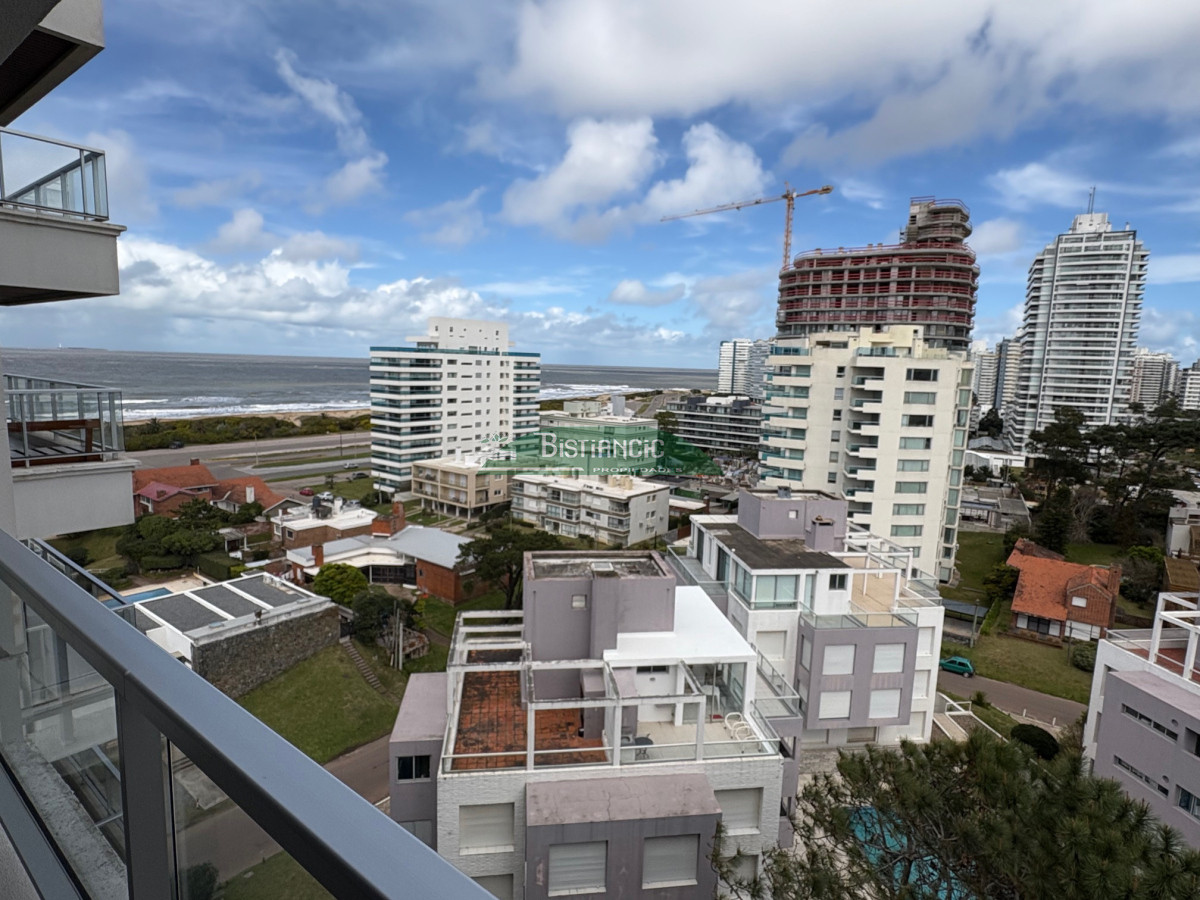 Apartamento ID.2990 - Playa Brava moderno depto equipado 2 dorm 2 baños balcón con vista al mar piscina parrilleros garaje US$ 275.000.