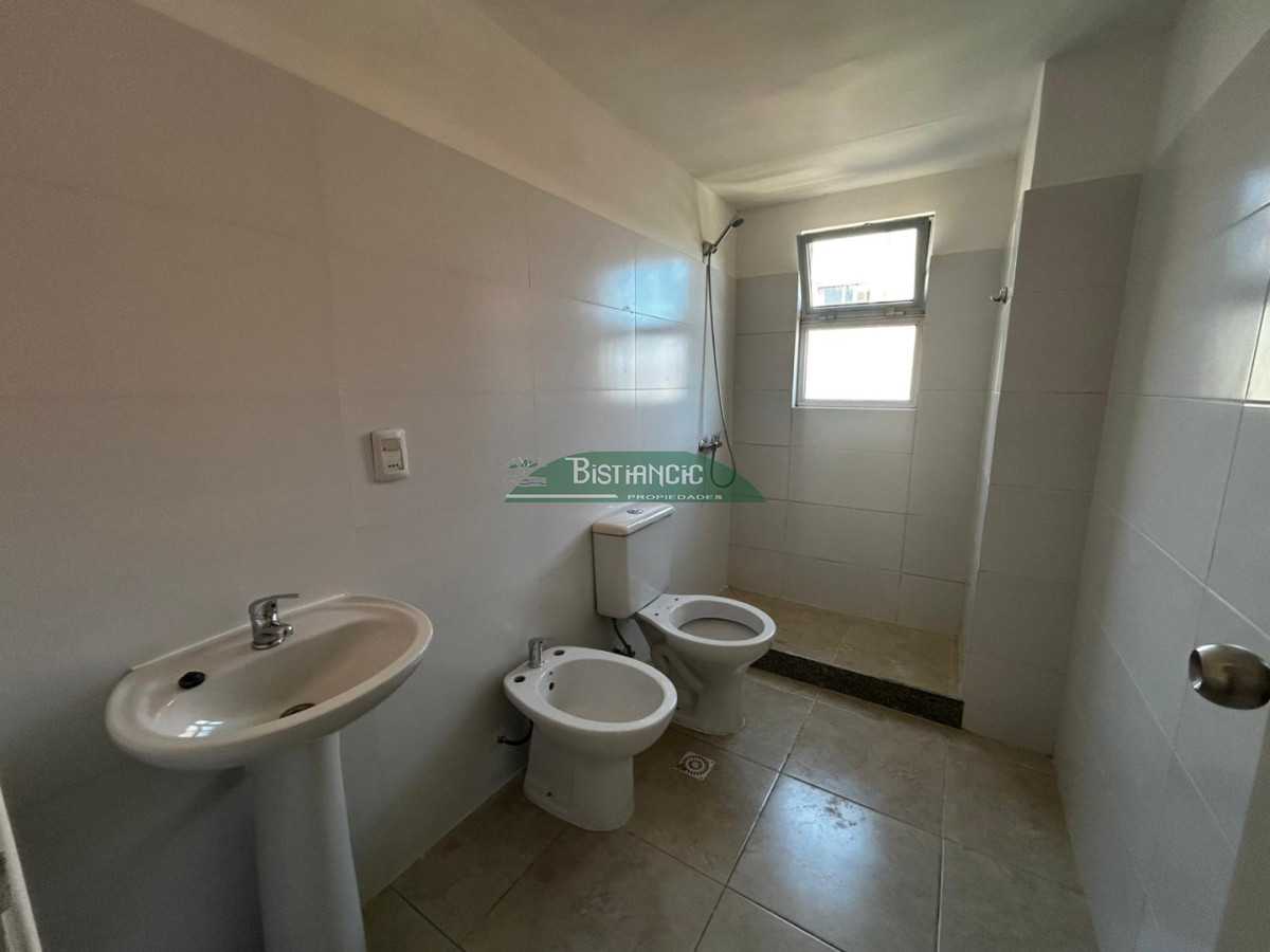 Apartamento ID.2331 - Alquiler anual en Urbanización San Jorge, 2 dormitorios, 1 baño. Con estacionamiento fijo. 