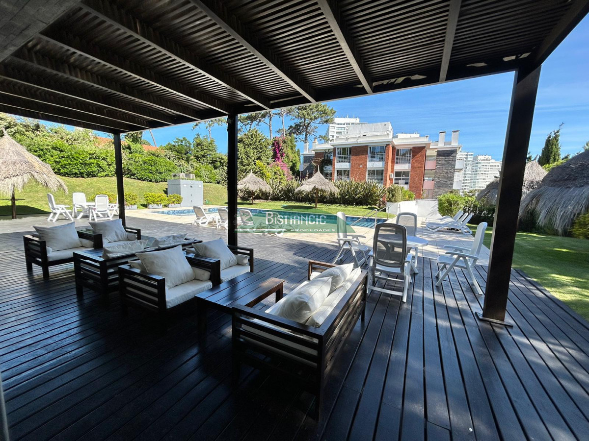 Apartamento ID.1289 - Excelente apartamento de 3 dormitorios, 3 baños, piscina, garage y baulera. Pda 18 de la Mansa. U$S 350.000