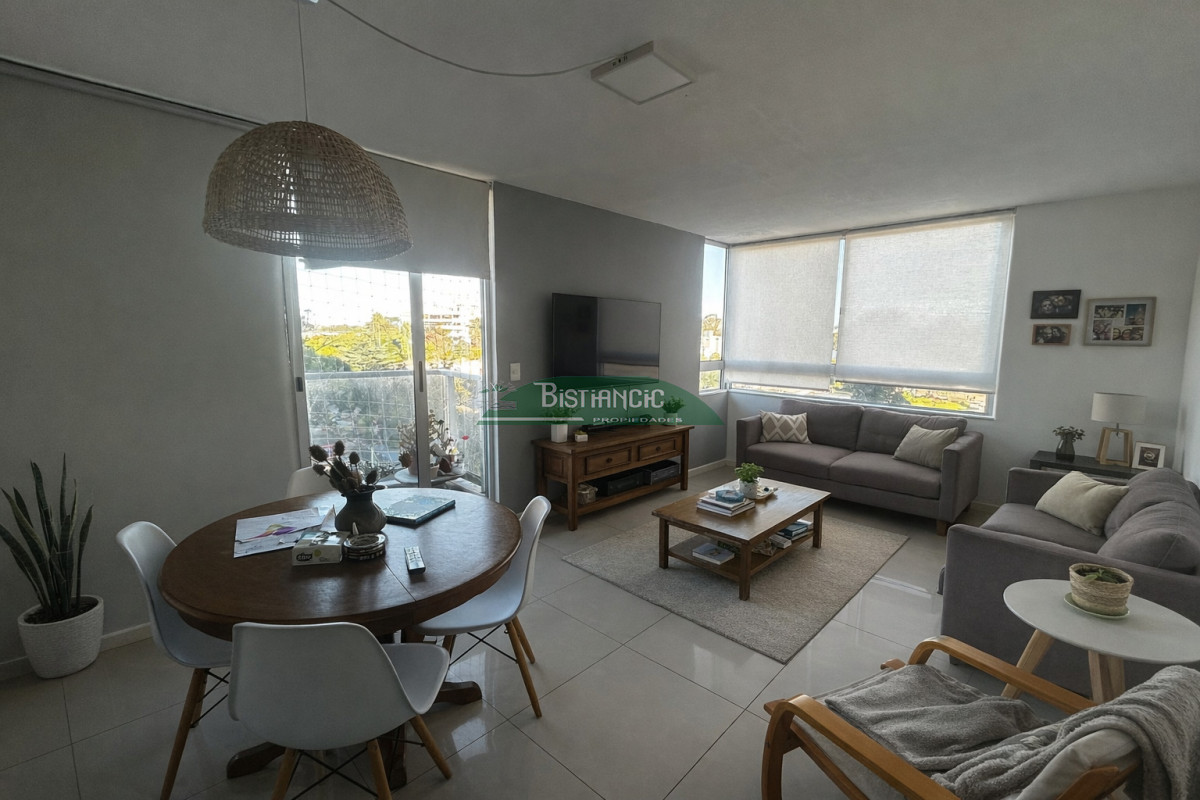 Apartamento ID.3046 - Apartamento en alquiler anual -2 dorm, 1 baño, con balcón y garage.  Zona Terminal