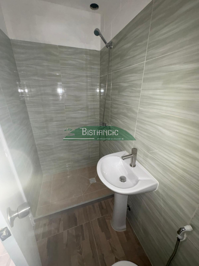 Apartamento ID.3016 - EN VENTA ! Complejo de 4 Duplex a Estrenar de 2 dorm, baño, living con cocina, patio, entrada para auto.