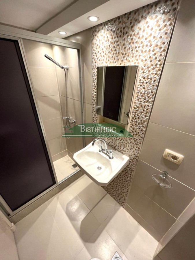 Apartamento ID.2842 - Paradas Mansa, torre de categoría, 2 dorm 2 baños más dependencia con baño, vista. Excelente calidad, consulte