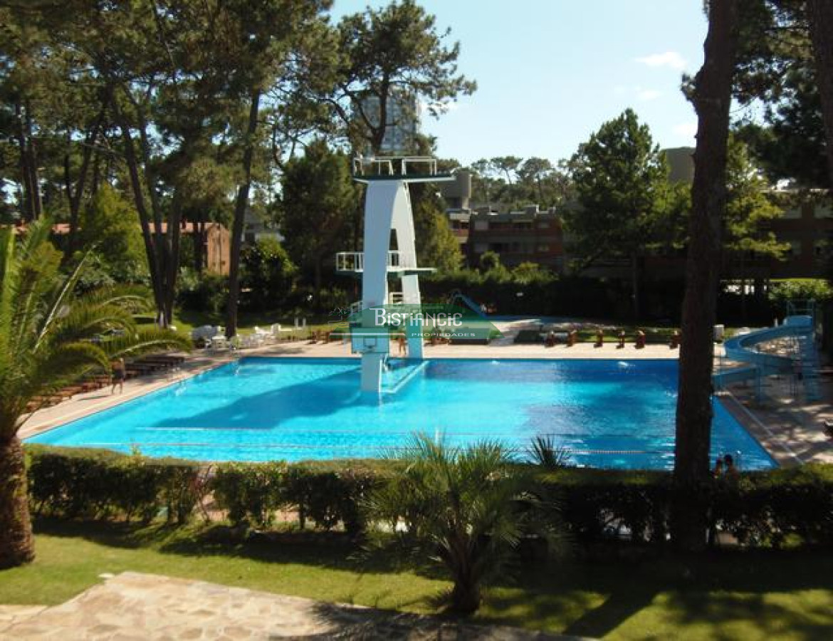 Apartamento ID.1505 - Arcobaleno, apto Mansa 2 dorm 2 baños garaje, balcón, equipado, piscina, canchas. Venta US$ 135.000