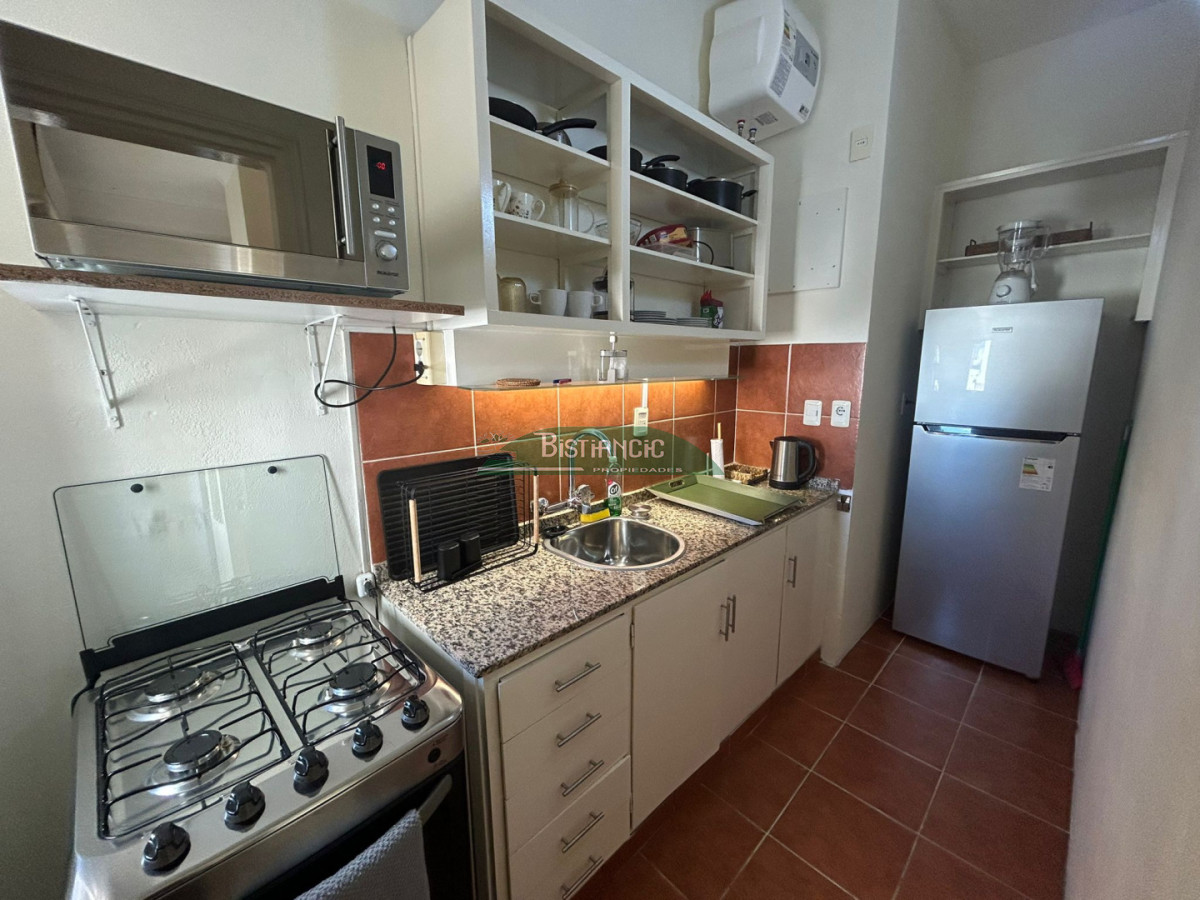 Apartamento ID.3057 - Alquiler invernal en Peninsula, Punta del este. 2 dorm,2 baños, con cochera, wifi y servicio de mucama. 