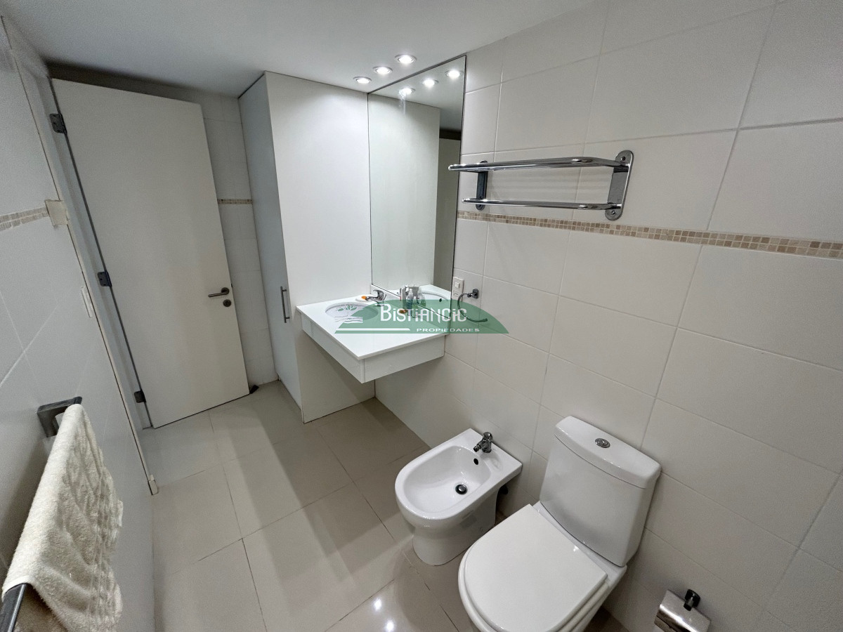 Apartamento ID.2887 - VENTA Apto 2 dorm 2 baños vista, calefacción, piscina, parrilleros, jacuzzi, garaje, y otros.