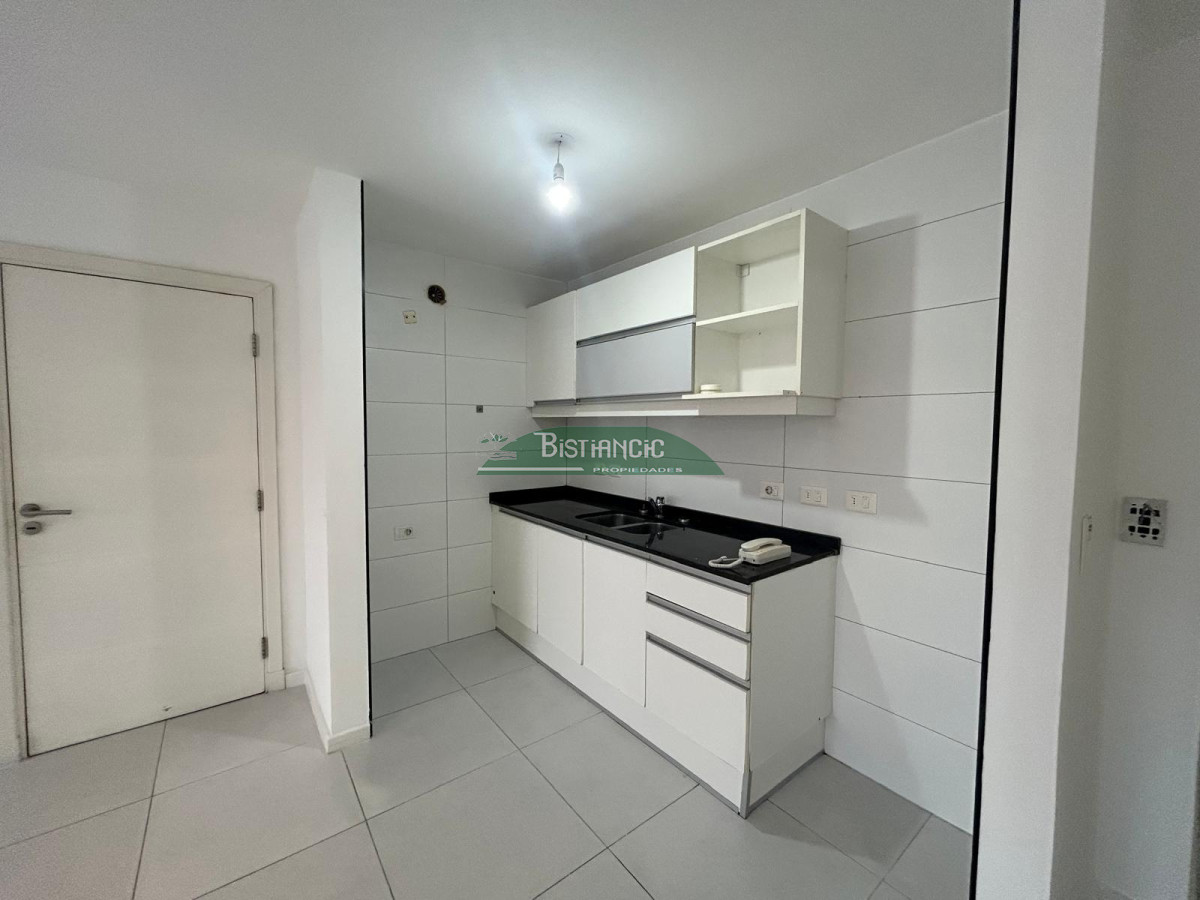 Alquiler anual   apartamento proximo al parque alicia, 3 dormitorios, 1 en suite, 2 baños, balcón y terraza. - GoPunta - Portal Inmobiliario de Punta del Este - Maldonado
