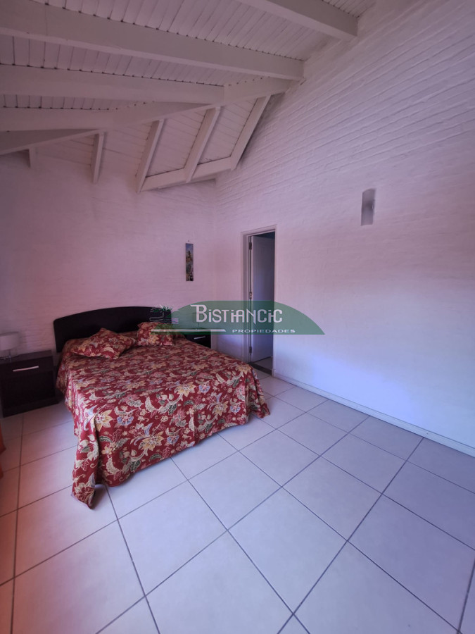 Apartamento ID.1392 - Alquiler anual - Cómodo departamento en Barrio Cantegril, 2 dormitorios, 2 baños, entre piso ideal playroom. 