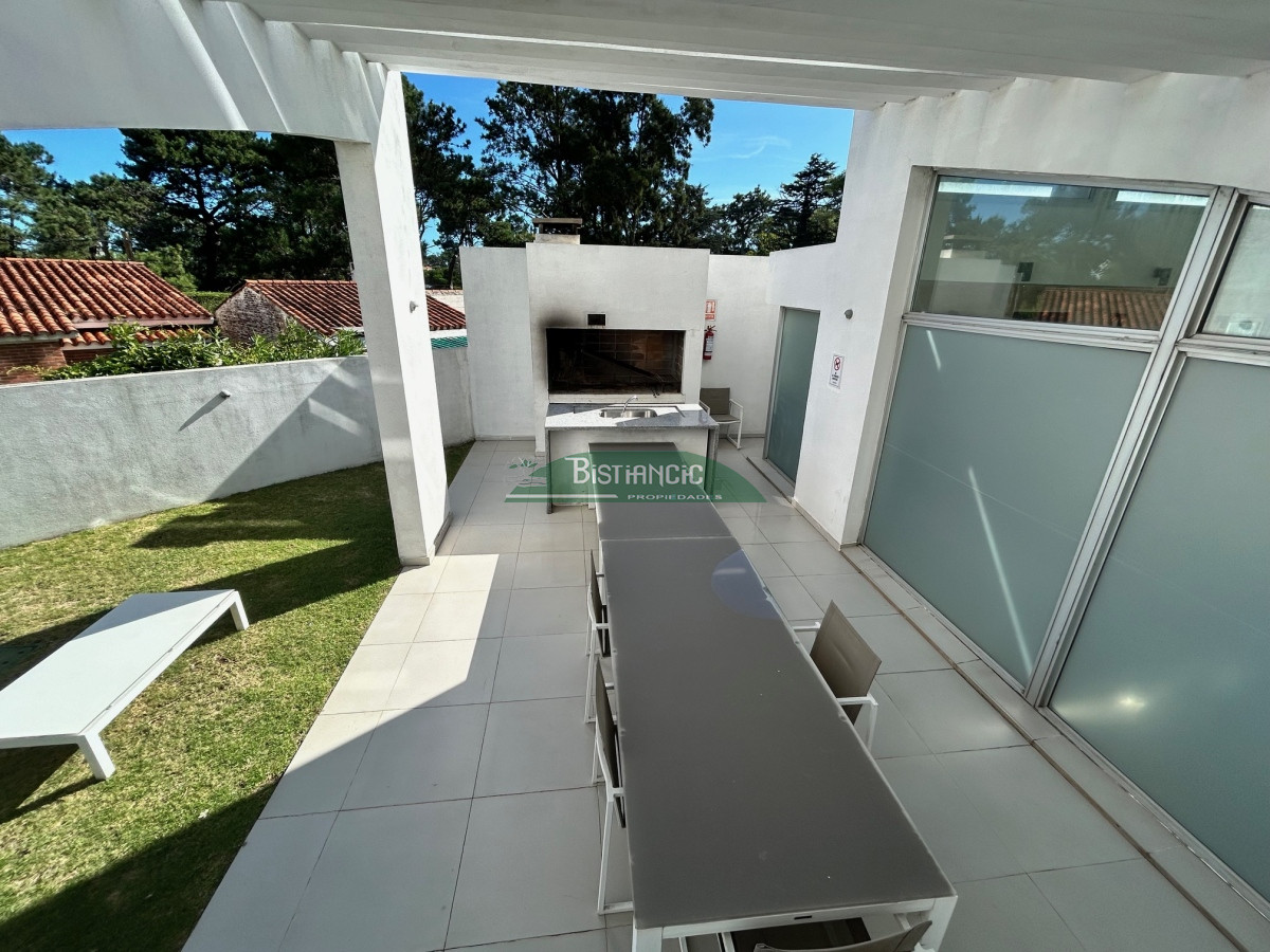 Apartamento ID.2887 - VENTA Apto 2 dorm 2 baños vista, calefacción, piscina, parrilleros, jacuzzi, garaje, y otros.