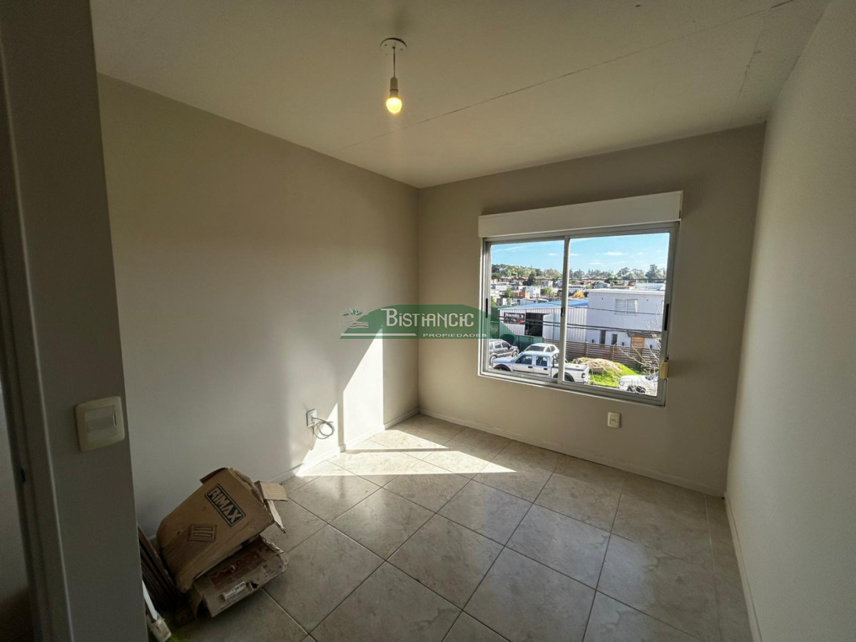 Apartamento ID.2331 - Alquiler anual en Urbanización San Jorge, 2 dormitorios, 1 baño. Con estacionamiento fijo. 
