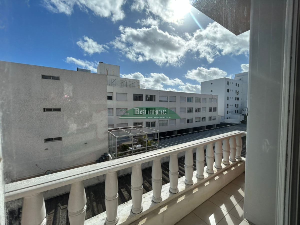 Apartamento ID.3057 - Alquiler invernal en Peninsula, Punta del este. 2 dorm,2 baños, con cochera, wifi y servicio de mucama. 