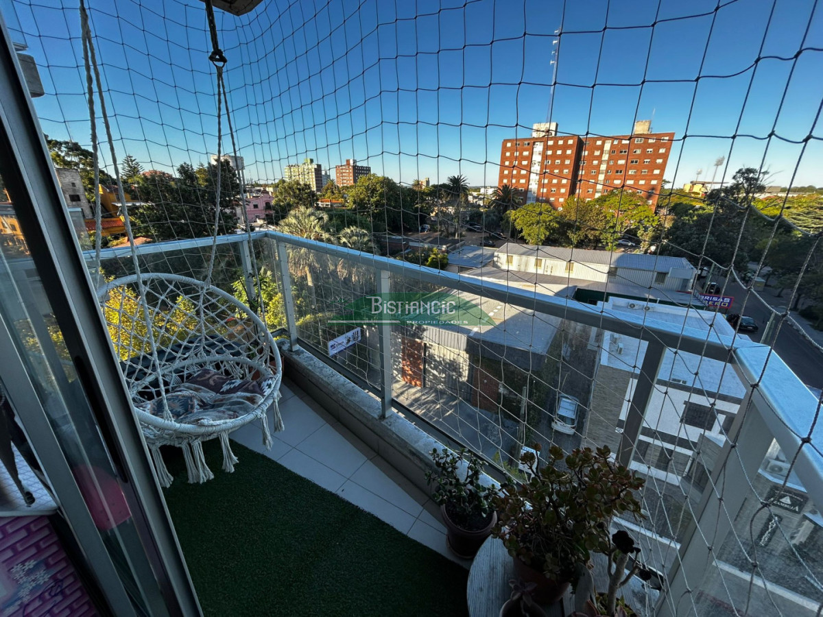 Apartamento ID.3046 - Apartamento en alquiler anual -2 dorm, 1 baño, con balcón y garage.  Zona Terminal