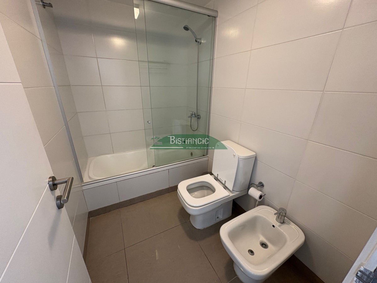 Apartamento ID.2990 - Playa Brava moderno depto equipado 2 dorm 2 baños balcón con vista al mar piscina parrilleros garaje US$ 275.000.