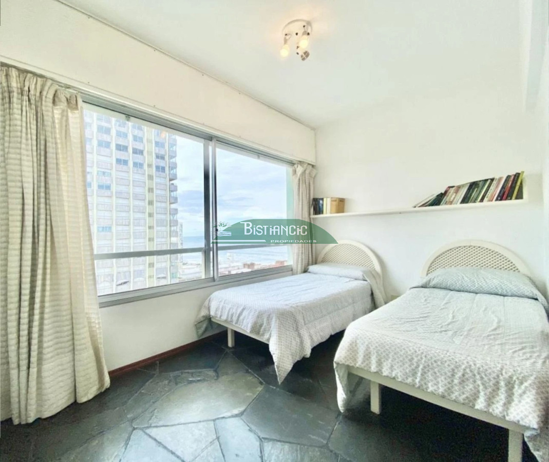 Apartamento ID.2934 - Península, depto amplio piso alto de 2 dorm 2 baños, garaje, mucamas, piscina, gym, etc 