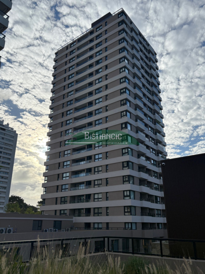 Apartamento ID.3034 - Departamento un ambiente en torre a estrenar, piso alto, piscina climatizada, otra abierta,gym , parrilleros, etc. Venta US$ 105.000.. 